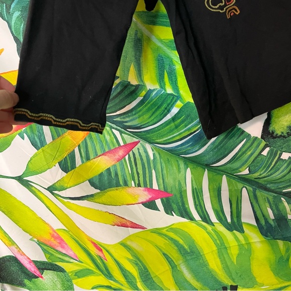 Peruvian Connection LP/XLP 100% Pima Cotton Black Embroidered Creature VNeck Top - Picture 4 of 7